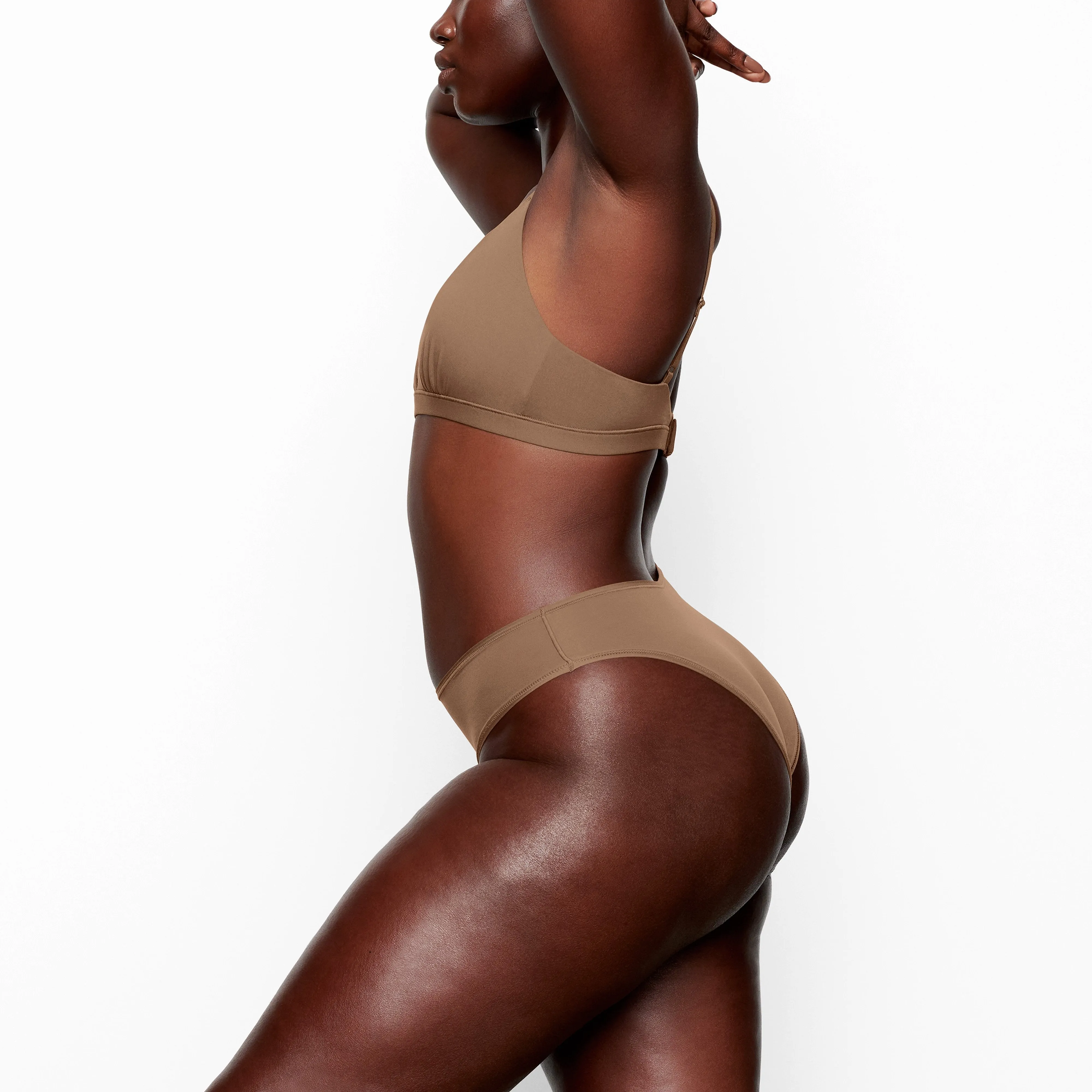 FITS EVERYBODY CROSSOVER BRALETTE | OXIDE